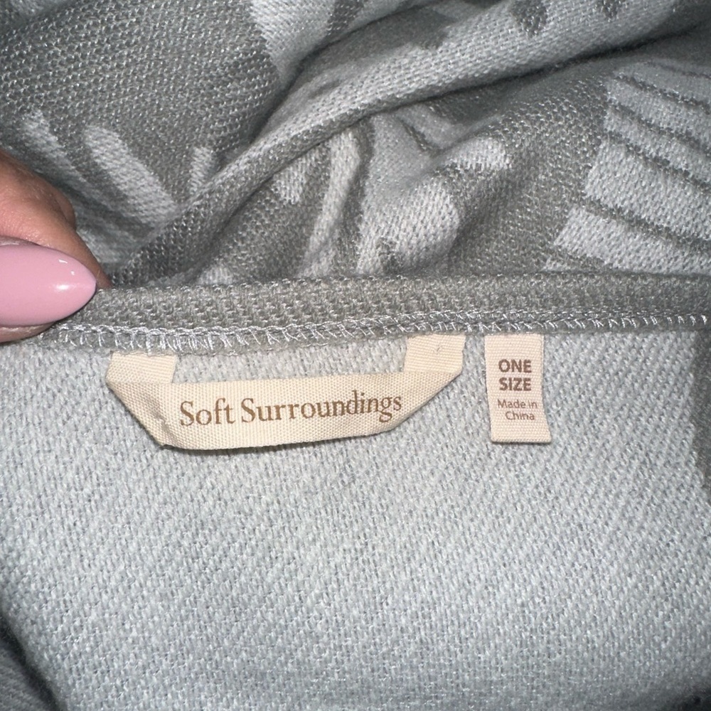Soft Surroundings Heavenly Soft Frosted Cape Poncho In gray ONE SIZE - Picture 5 of 7